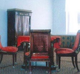мебельный гарнитур наполеона пылится в узбекском кишлаке